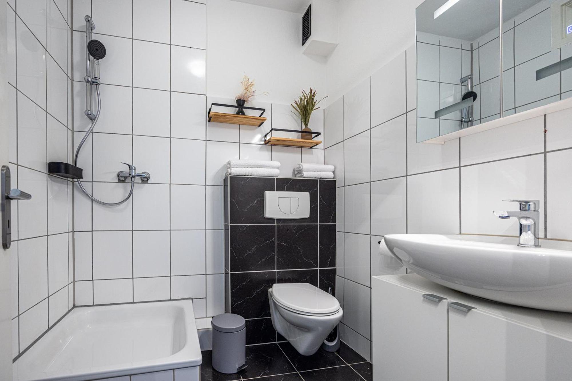 Have-A-Nice-Stay - Nahe Bahnhof Ahrensburg - 20 Minuten Nach Hamburg - Trotzdem Ruhig Gelegen - 6 Minuten Zu Fuss Ins Zentrum Ahrensburg - Modern Eingerichtet Exteriér fotografie